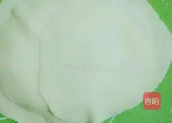 Illustration of how to make dumpling wrapper pizza 1