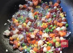 Illustration of how to make assorted fried rice with sausage and shrimp 8