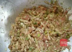 Illustration of how to make gourd and pork buns 7