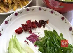 Illustration of how to make stir-fried multigrain pancakes with cabbage 2