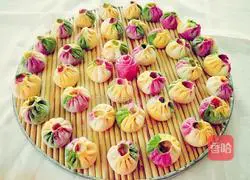 Illustration of how to make colorful buns 19