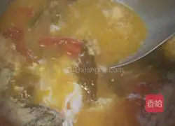 Illustration of how to make tomato, pickled cabbage, and egg soup noodles 7