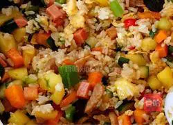 Pineapple and Egg Fried Rice Recipe Illustration 6