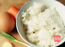 Illustration of how to make carrot and egg fried rice 1