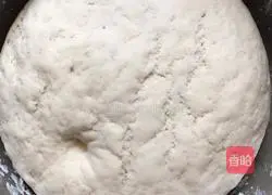 Illustration of how to make leek and pork vermicelli buns 2