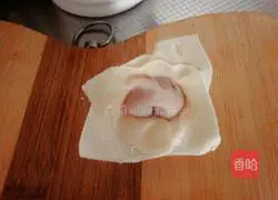 Illustration of how to make cabbage and pork wontons 9