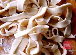 Illustration of how to make mushroom noodles 7