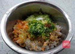 Illustration of how to make cabbage vermicelli steamed buns 3