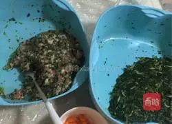 Illustration of how to make pumpkin skin buns stuffed with radish stems and leaves 6