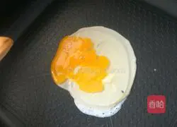 Illustration of the simplest way to make hand cakes 3