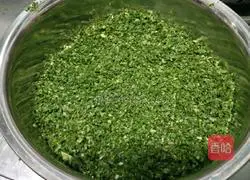 Illustration of how to make shepherd’s purse steamed buns 2