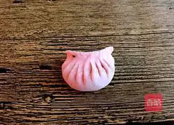 Illustration of how to wrap half-moon dumplings 6