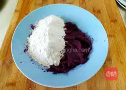 Illustration of how to make glutinous rice cakes with bean paste and purple sweet potato 6