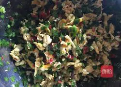 Illustration of how to make leek and egg dumplings 3