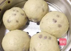 Illustration of how to make black sesame and honey bean steamed buns 6