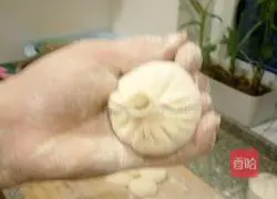 Illustration of how to make pork buns 11