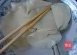 Illustration of how to make special selection of dumpling skins with juice 6
