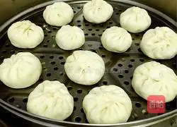 Illustration of how to make leek and egg buns 13