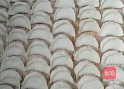 Illustration of how to make cabbage, leek and meat dumplings 2