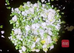 Illustration of making salted duck egg fried rice with beans 7