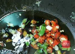 Sour Illustration of how to make spicy dumplings 7