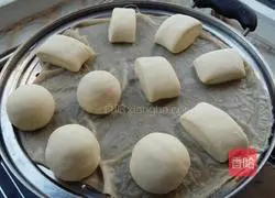 Illustration of how to make old noodles steamed buns 10