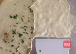 Illustration of how to make scallion pancakes 3