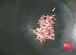 Illustration of how to make sausage and egg fried rice 2