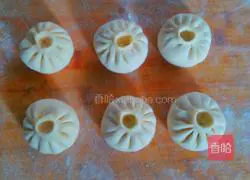 Illustration of how to wrap chrysanthemum buns 9