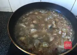 Illustration of how to make clam noodles made of dumpling skins 12