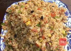 Illustration of how to make fried rice with sausage and eggs 6