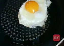 Illustration of how to make stir-fried noodles with vegetables and ham 4