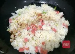 Illustration of how to make ham and egg fried rice 6