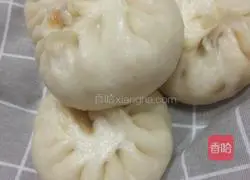 Illustration of how to make pork and green onion buns 4