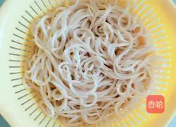 Illustration of how to make fried noodles with shrimp and cabbage 4