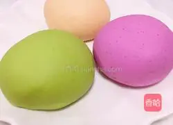 三Illustration of how to make colorful dumplings 4