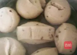 Illustration of how to make corn and red date steamed buns 8