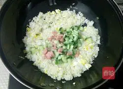 Illustration of how to make ham fried rice 5