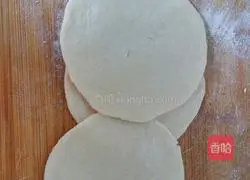 Illustration of how to make leek and egg dumplings 10