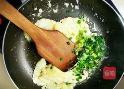 Illustration of how to make chive egg pancake 11