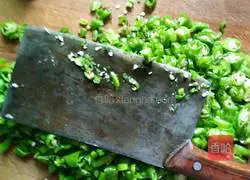 Chili sauce (used to spread Illustration of how to make steamed buns 1