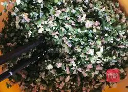 Illustration of how to make leek and egg vegetarian dumplings 3