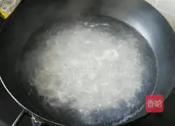 Illustration of how to make fried noodles with ham and sausage 6