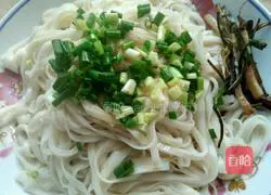 Illustration of how to make scallion oil noodles 7