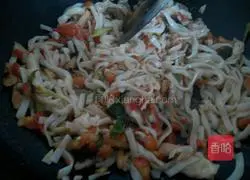 Illustration of how to make tomato, ham and egg fried noodles 13
