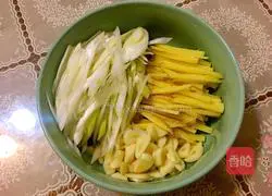 Illustration of how to make fish head cakes 3