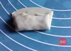 Illustration of how to make sesame rolls with dumpling skin 6
