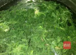 Illustration of how to make shepherd's purse and meat buns 2