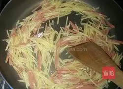 Illustration of how to make potato, ham and egg pancakes 3