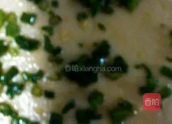 Illustration of how to make scallion pancakes in electric oven 4